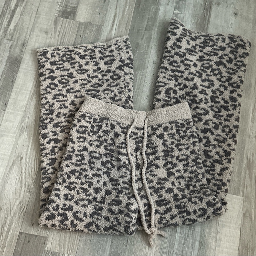 Pink Lily Gray Leopard Print cozy lounge pants size large NWOT Retail $60